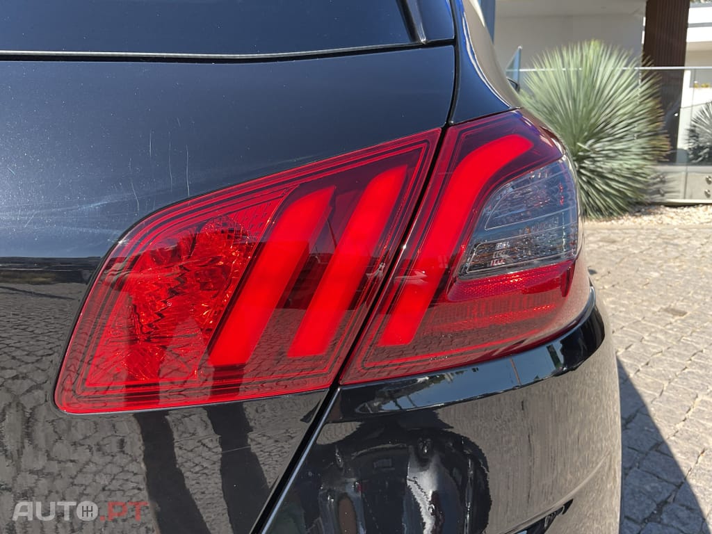 Peugeot 308 1.2 PureTech Allure EAT8
