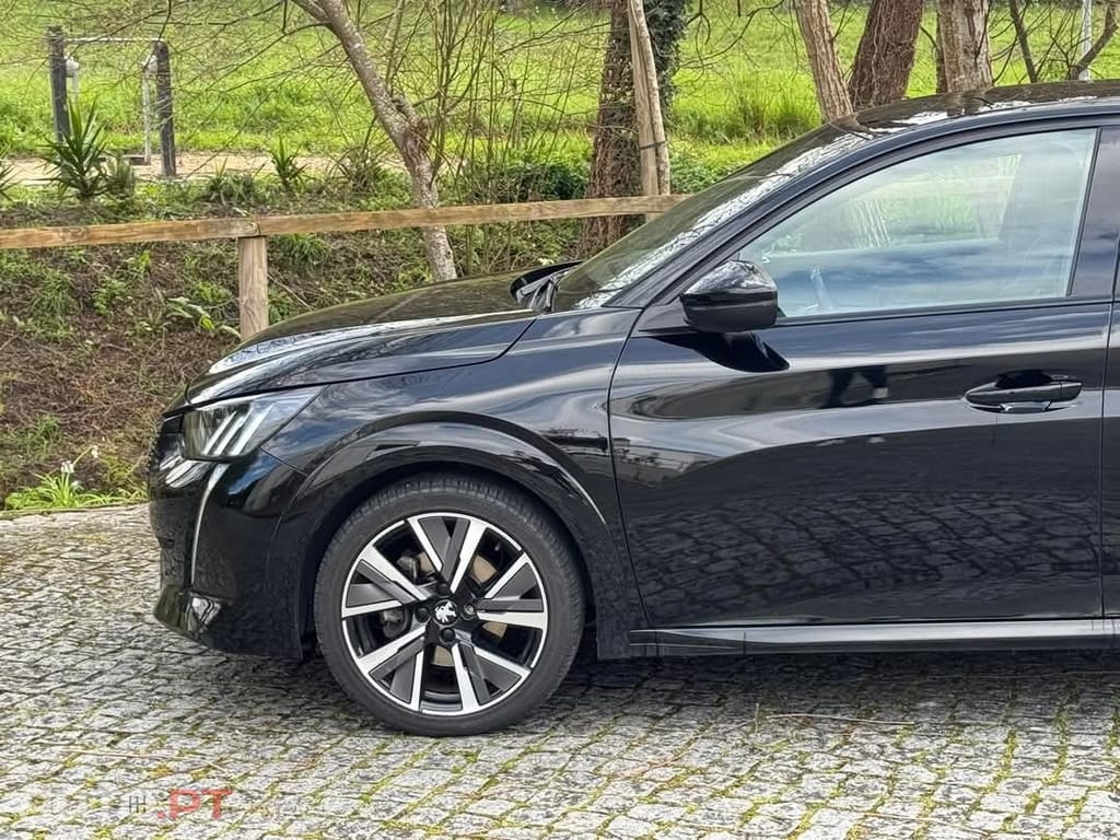Peugeot 208 1.2 PureTech GT Line EAT8
