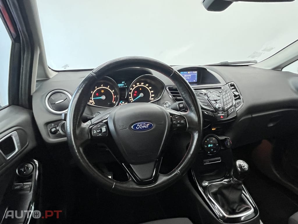 Ford Fiesta 1.0 T EcoBoost STLine Black&RED