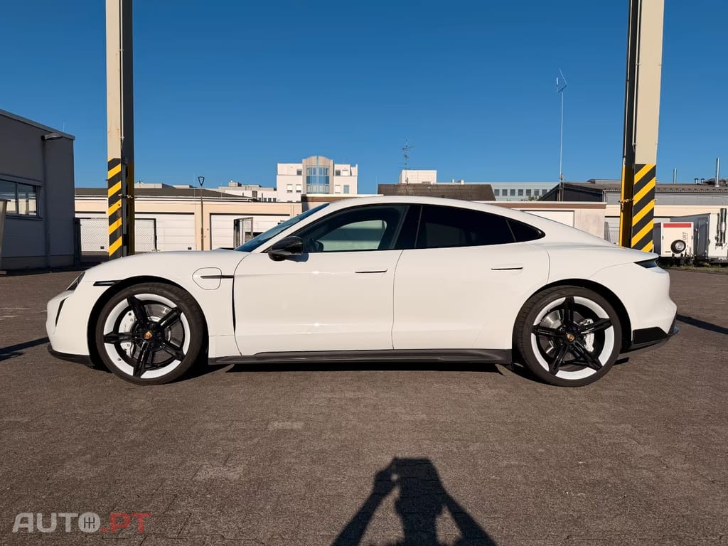 Porsche Taycan Carbon