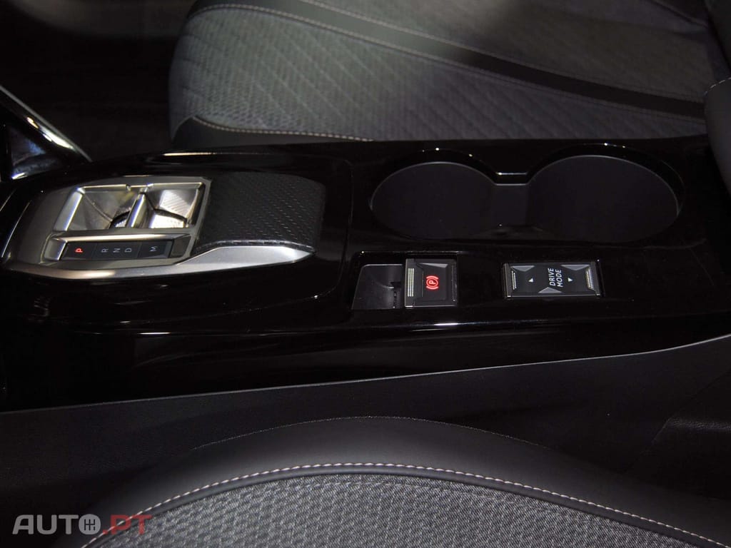 Peugeot 208 1.2 Hybrid Allure e-DCS6