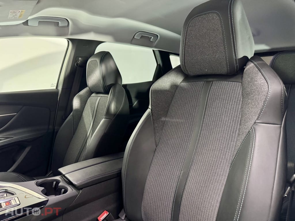 Peugeot 3008 1.6 Hybrid Allure e-EAT8