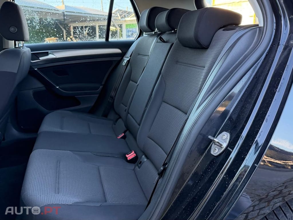 Volkswagen Golf 1.6 TDI Confortline DSG