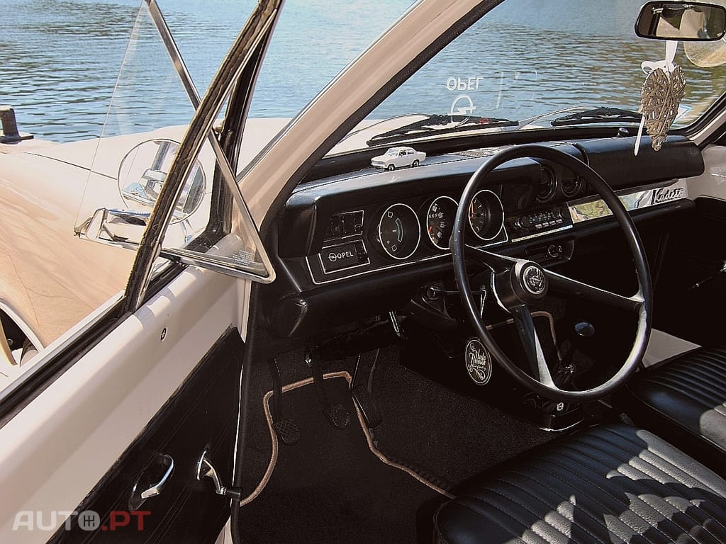 Opel Kadett Sedan 2 door 1.1