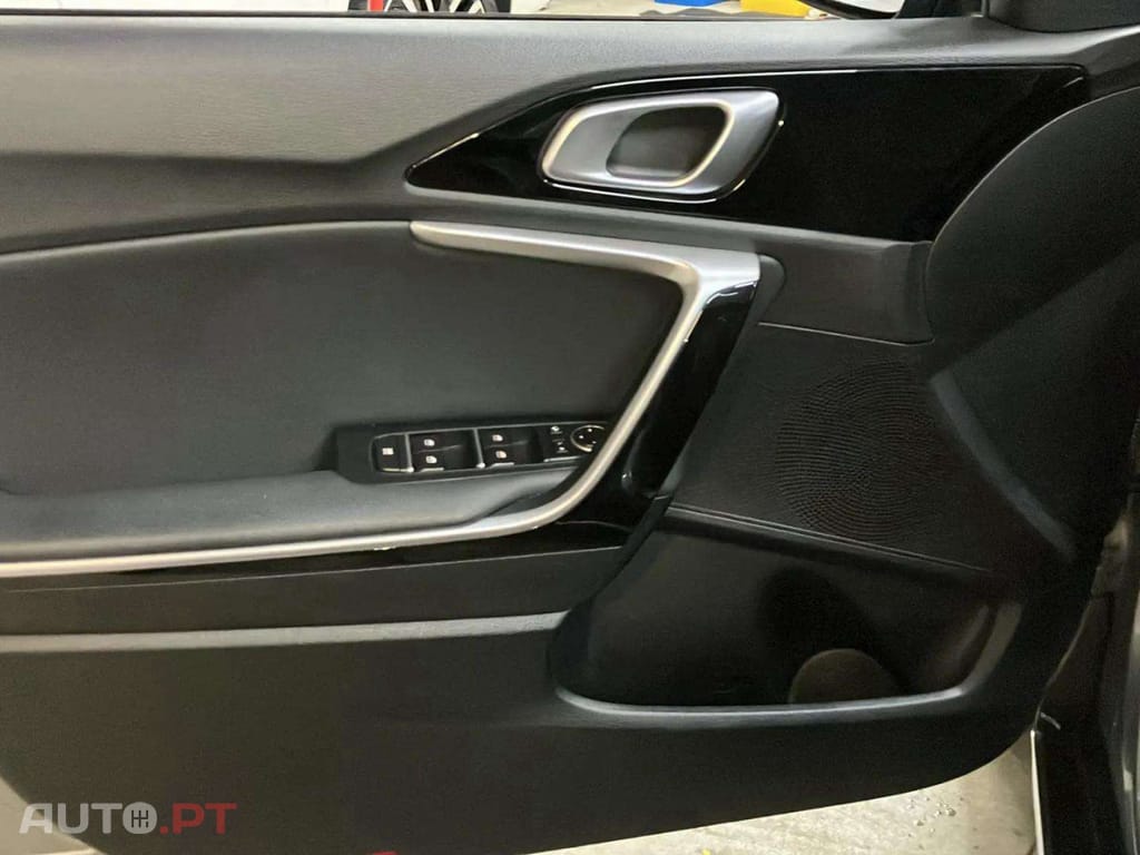 Kia Xceed 1.4 T-GDI Tech + SRF 7DCT