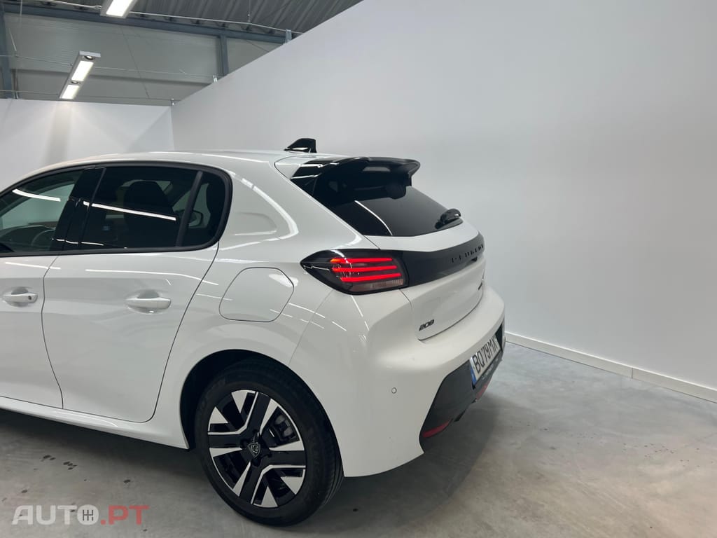 Peugeot 208 1.2 Hybrid Allure e-DCS6