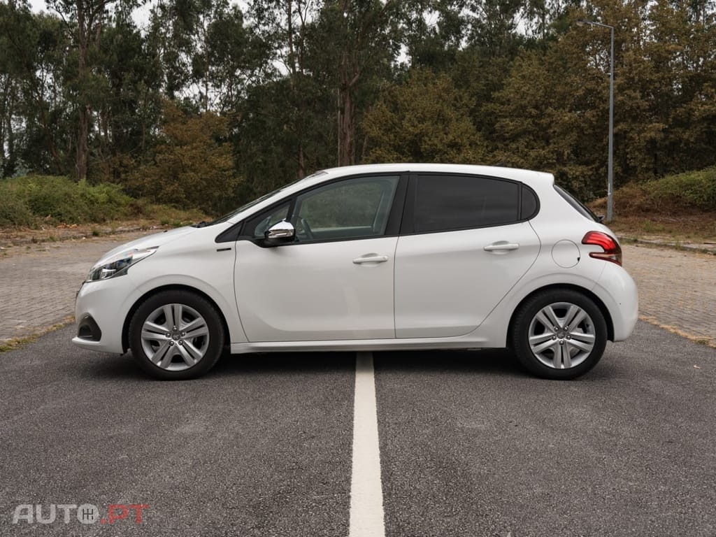 Peugeot 208 1.2 PureTech Signature
