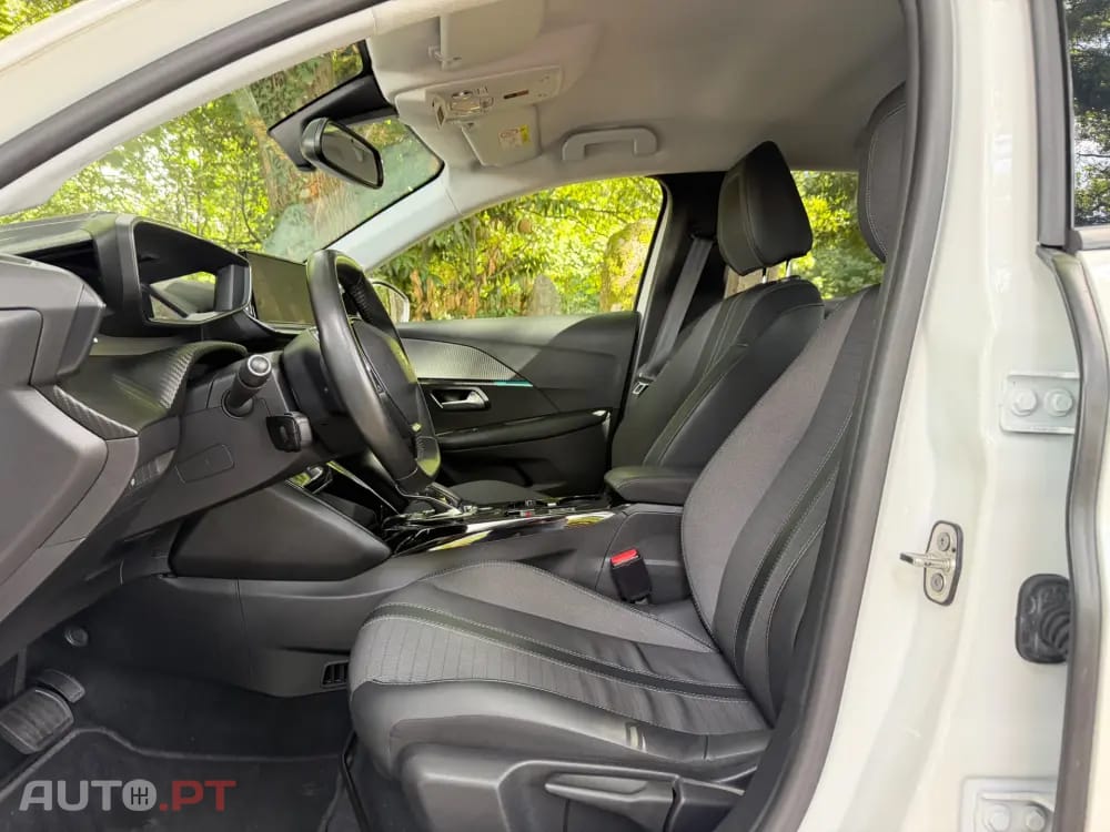 Peugeot E-208 50 kWh Allure Pack