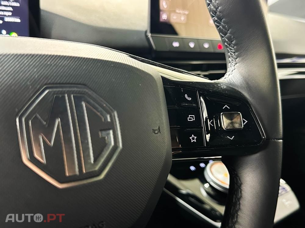 MG MG4 64 kWh XPower Luxury