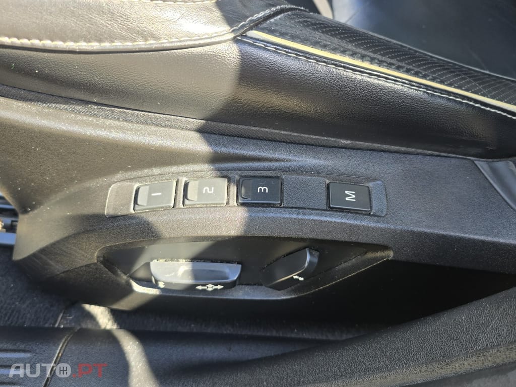 Volvo V40 2.0 D4 R-Design