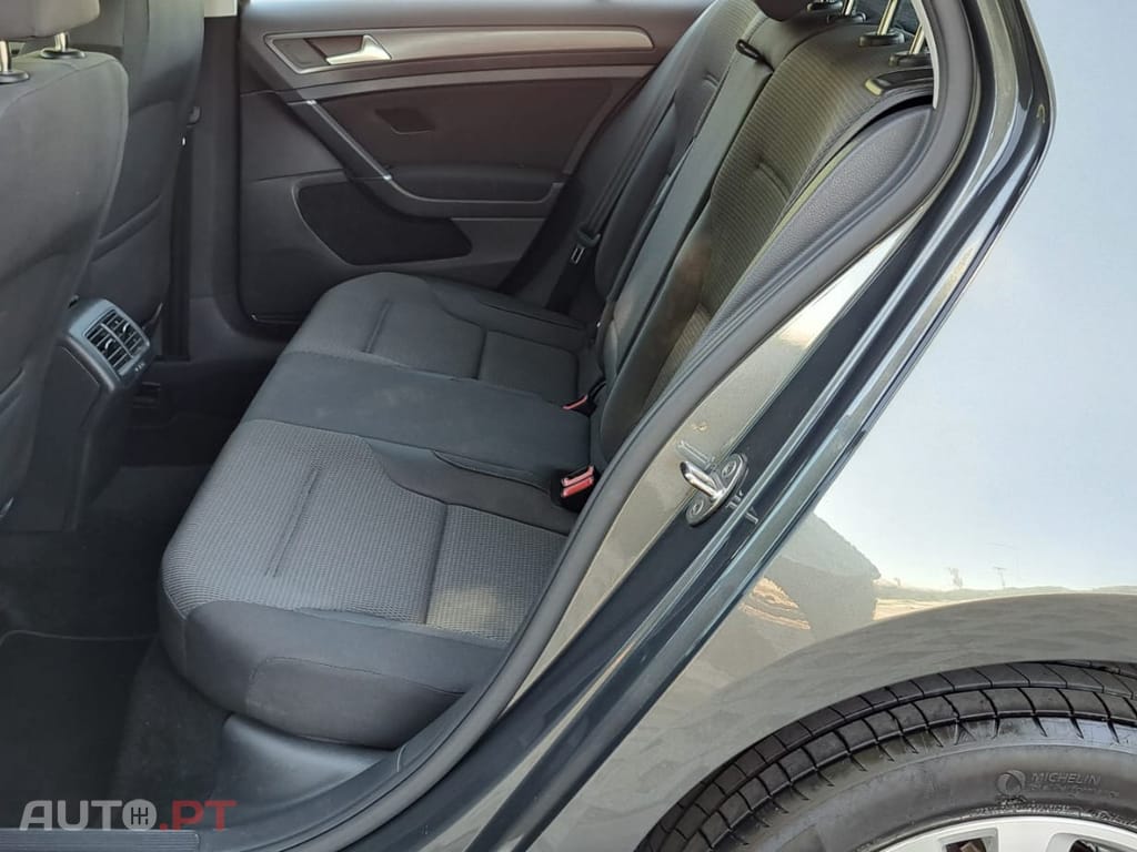Volkswagen Golf 1.6 TDI Confortline DSG