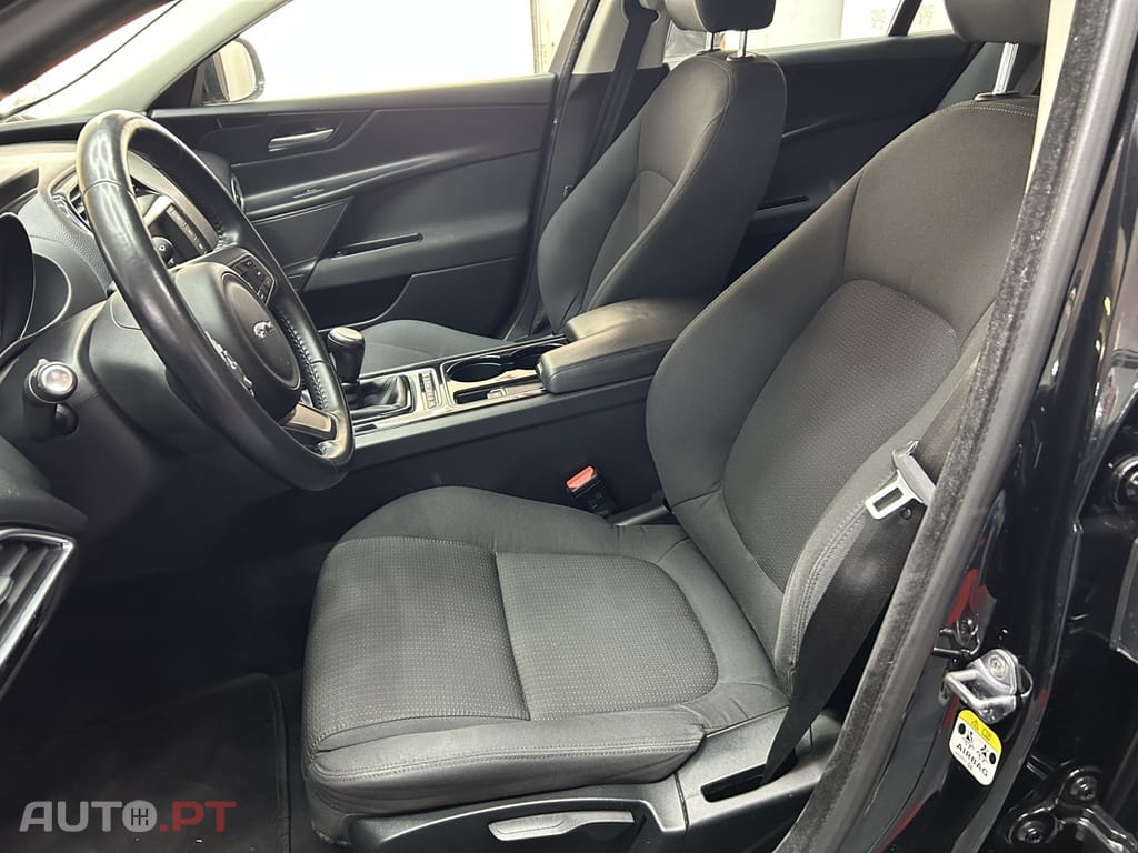 Jaguar XE 2.0 D Prestige