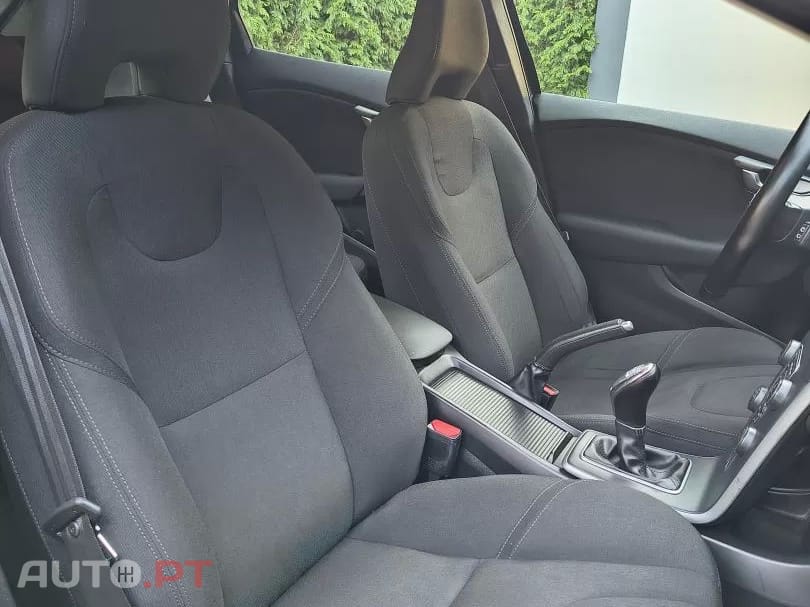 Volvo V40 D2