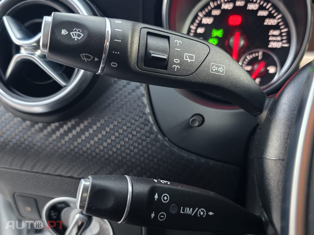 Mercedes-Benz 180 Mercedes-Benz Classe A 180 AMG Line (122cv)