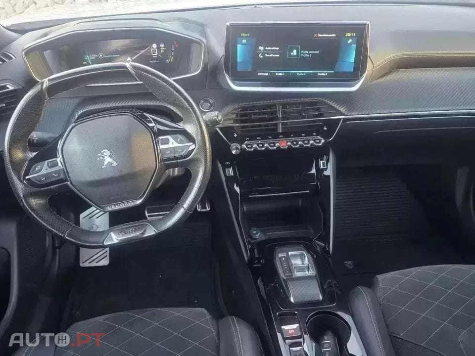 Peugeot e-2008 GT Pack — fotografia 22