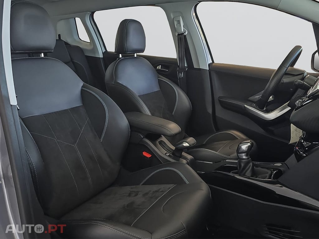 Peugeot 2008 1.2 PureTech Crossway