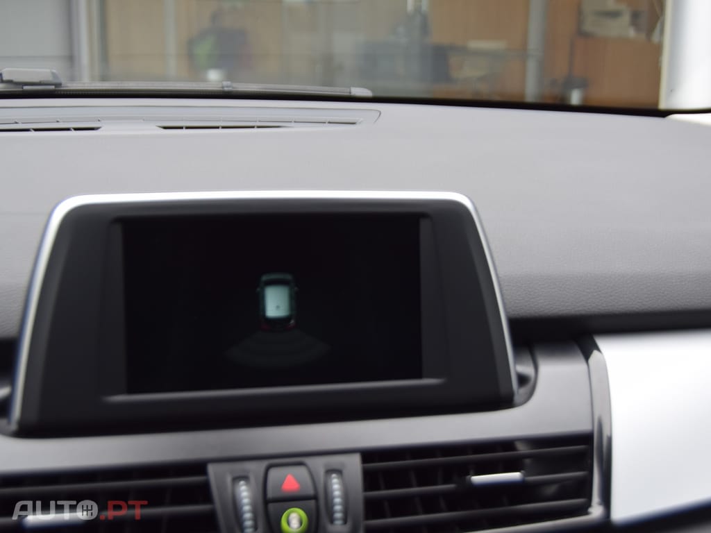 BMW 225 xe