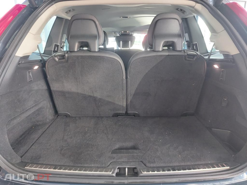 Volvo XC90 2.0 T8 PHEV Momentum Plus AWD