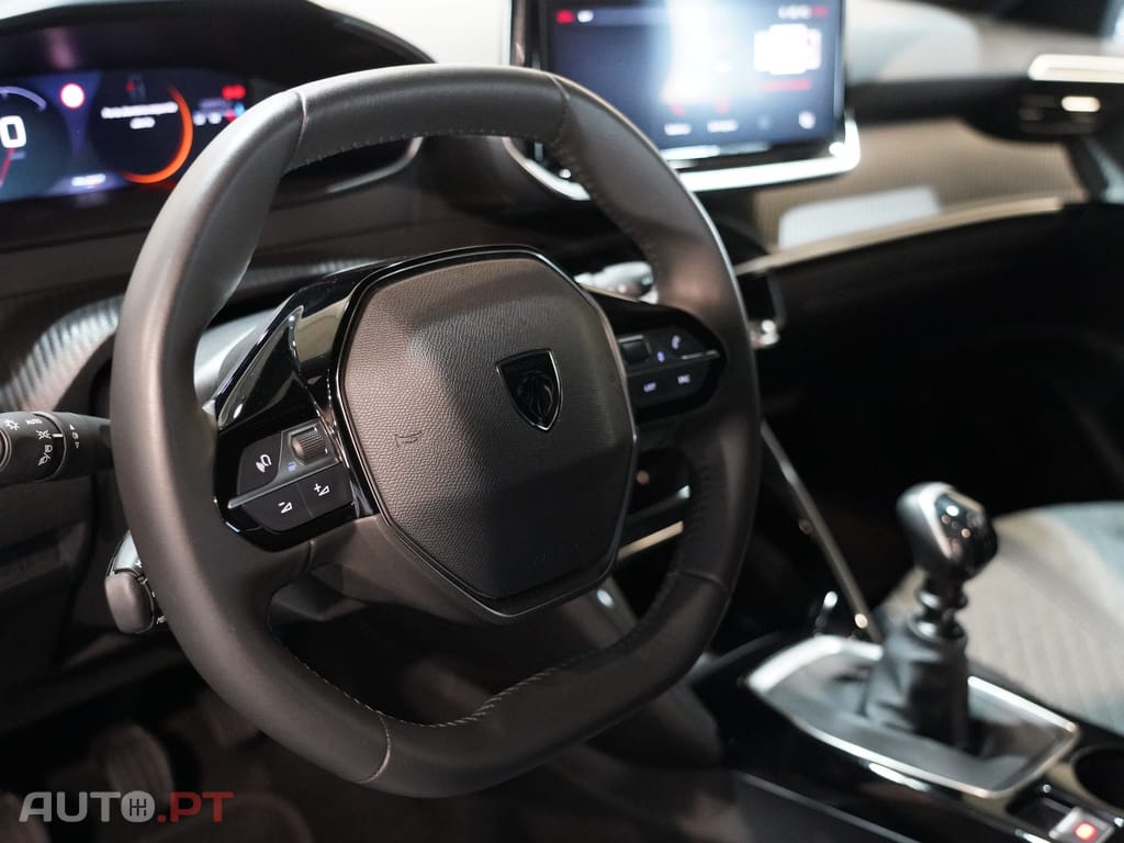 Peugeot 2008 1.2 PureTech Allure