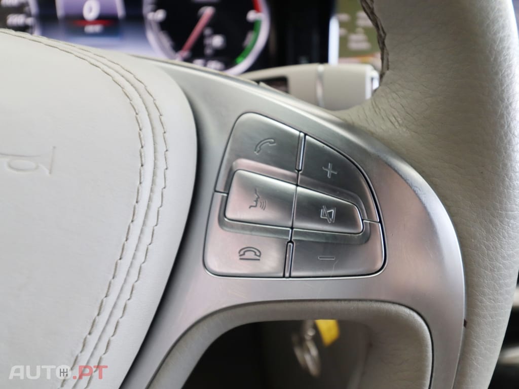 Mercedes-Benz S 300 BlueTEC Hybrid