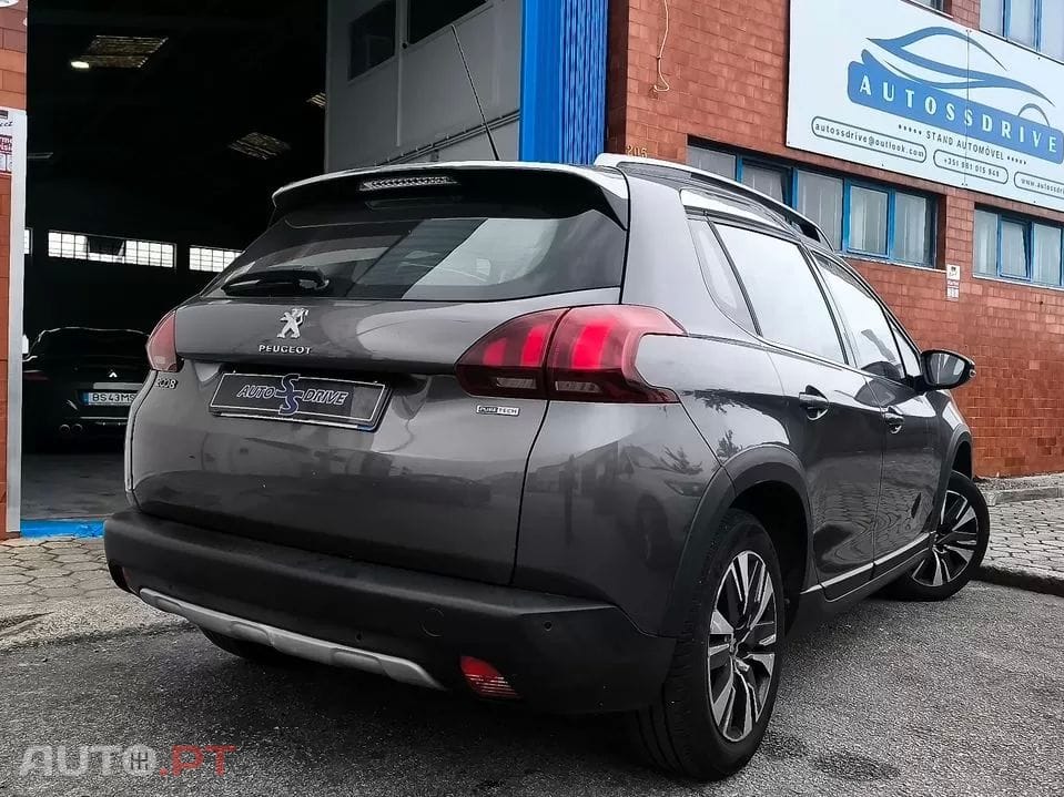 Peugeot 2008 1.2 PureTech Allure EAT6