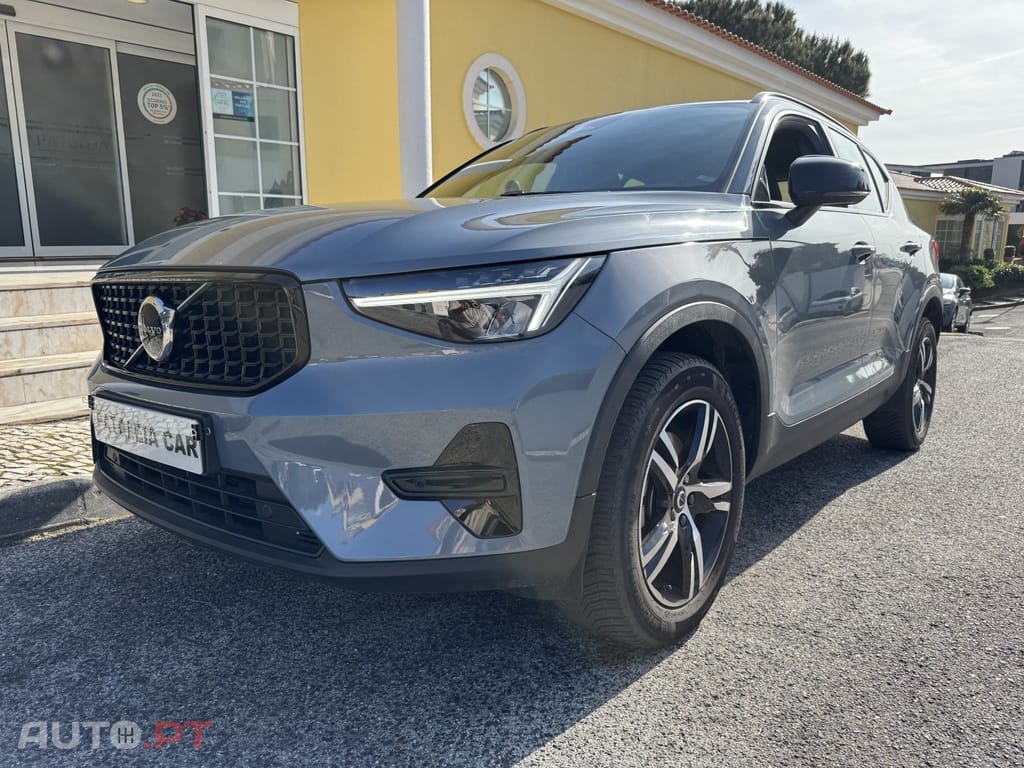 Volvo XC40 2.0 B3 Plus Dark