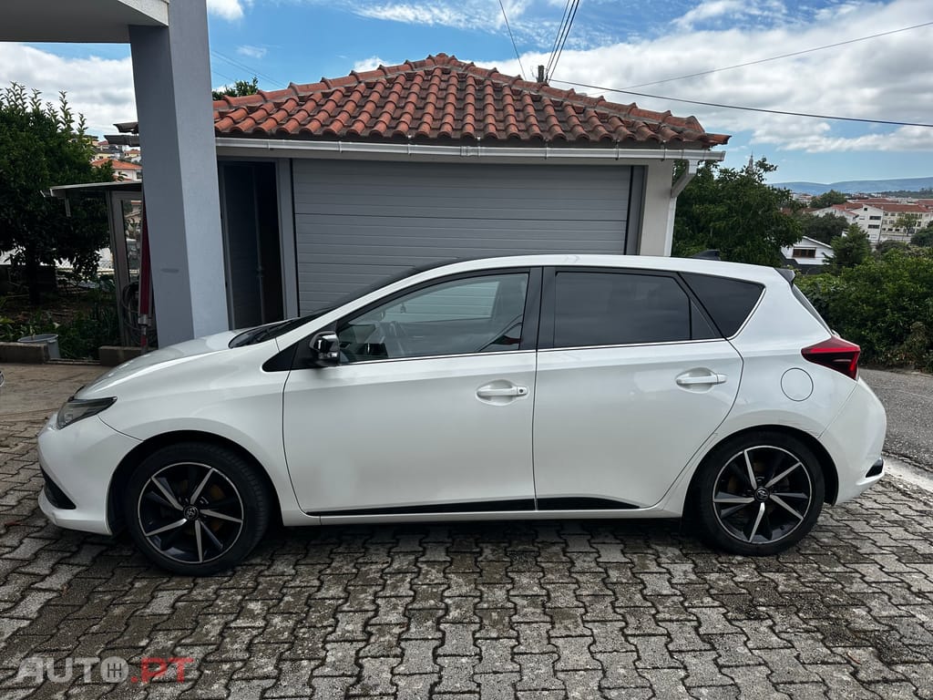 Toyota Auris Confort + pack tecnho