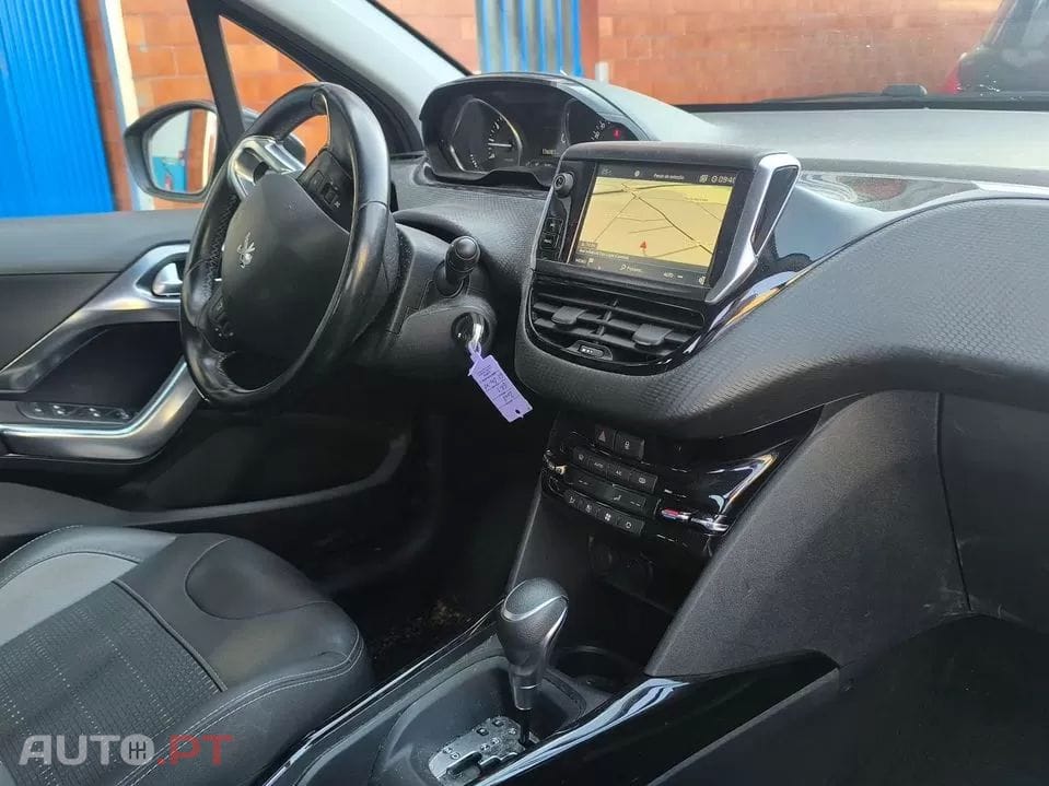 Peugeot 2008 1.2 PureTech Allure EAT6
