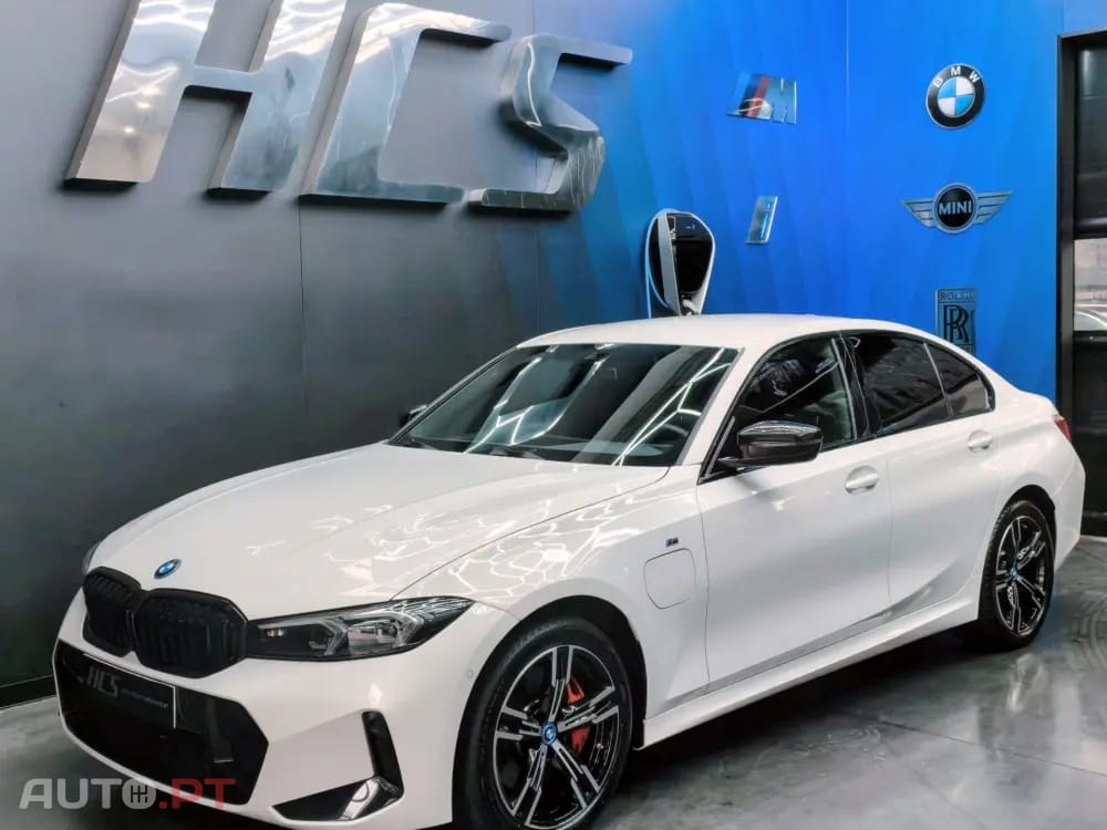 BMW 330 e Pack Desportivo M Pro Auto