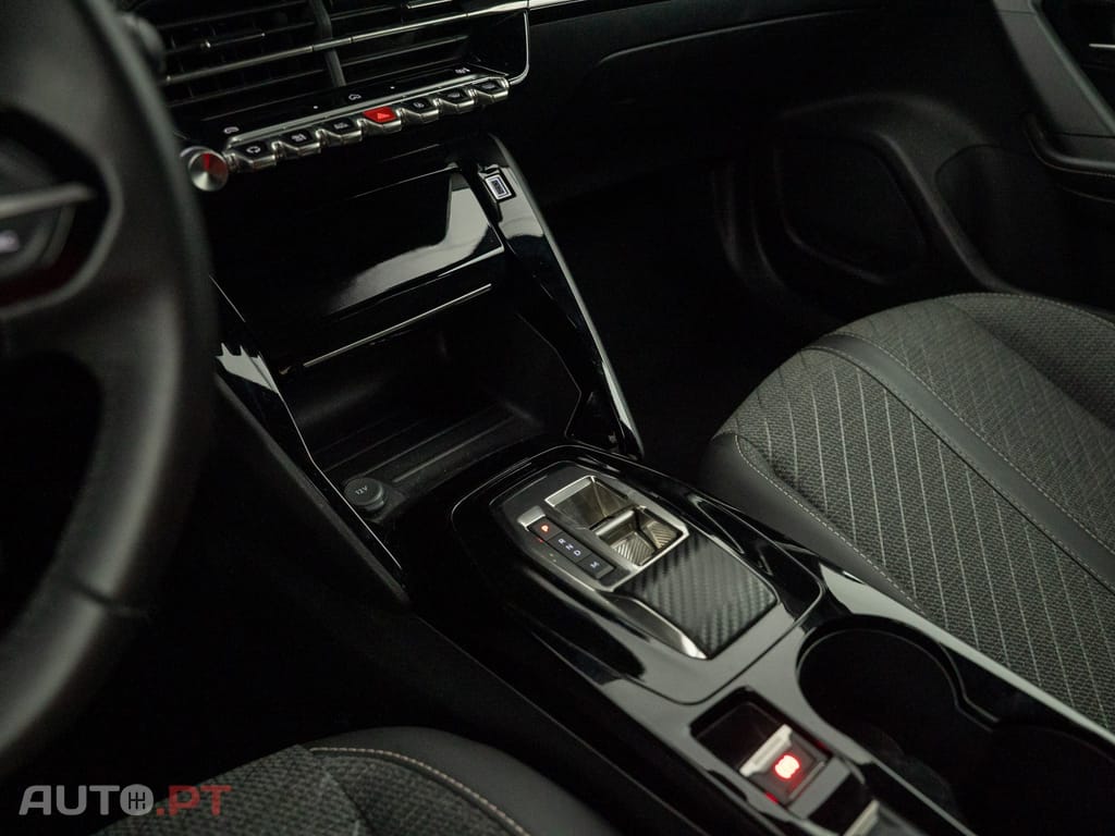 Peugeot 2008 1.2 Hybrid Allure e-DCS6