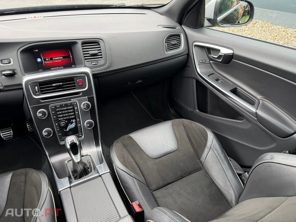 Volvo V60 2.0 D2 R-Design