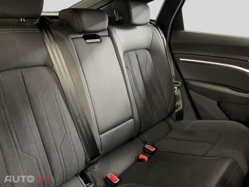 Audi Q8 E-Tron I.V.A DEDUTIVEL 50 quattro 