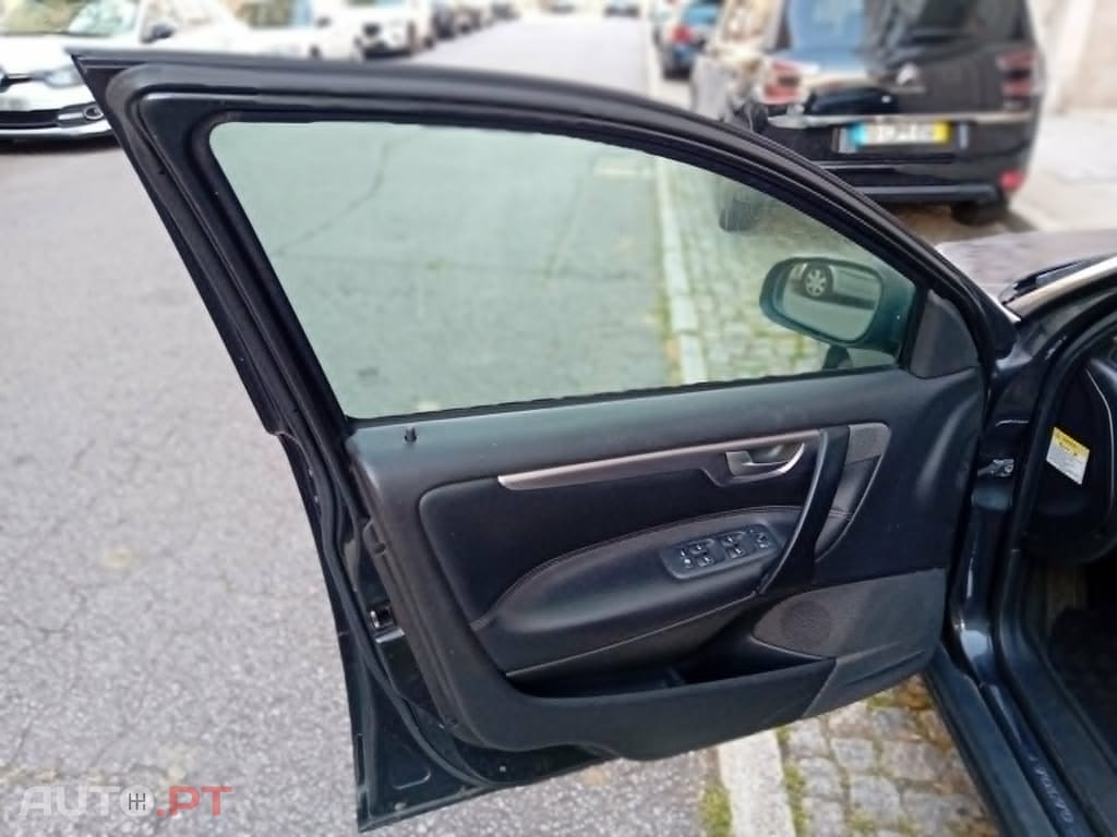 Volvo S60 2.4D  163CV CX VEL manual  Nacional