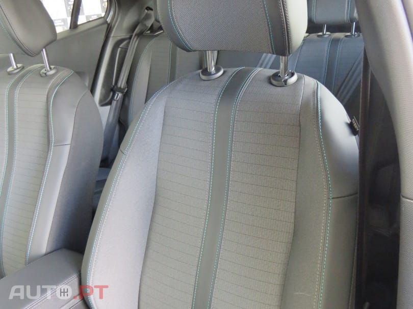 Peugeot E-2008 Allure Pack 100