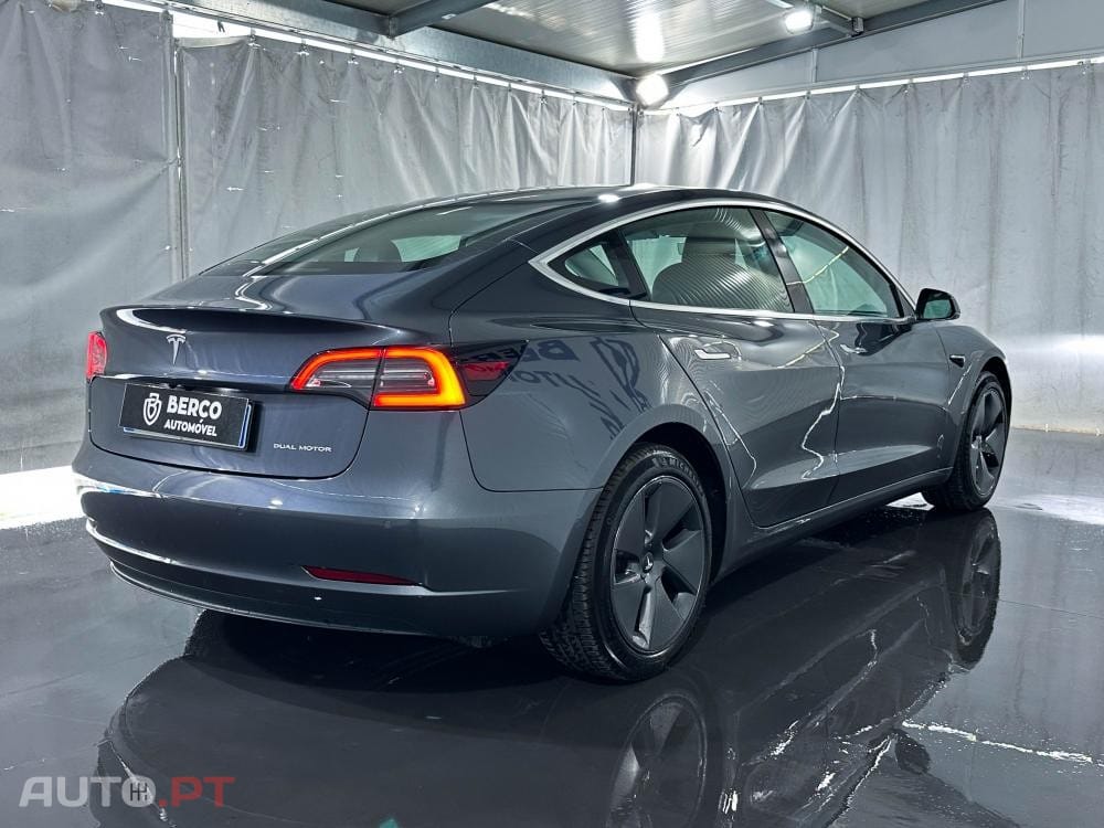 Tesla Model 3 Long-Range Dual Motor AWD — fotografia 4