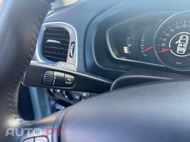 Volvo V40 D2