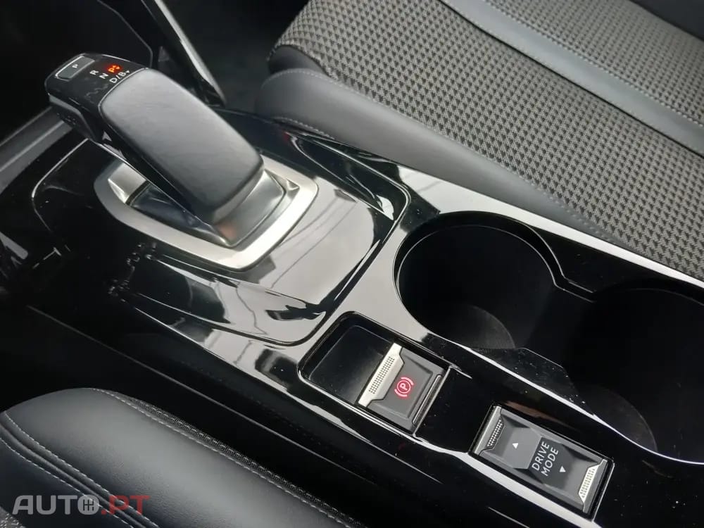 Peugeot E-2008 GT