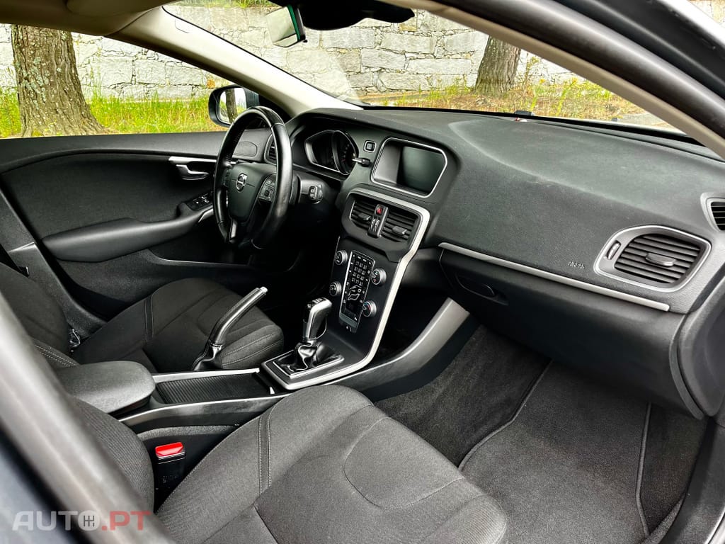 Volvo V40 D2