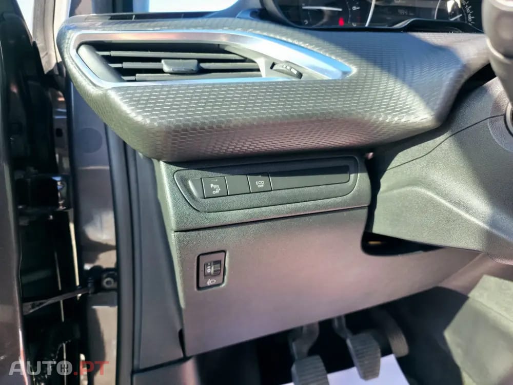 Peugeot 2008 1.2 PureTech Signature