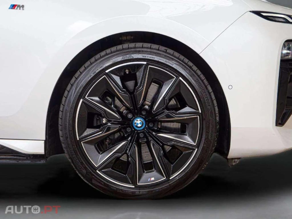 BMW i7 M60 EXECUTIVE I.V.A DEDUTÍVEL 