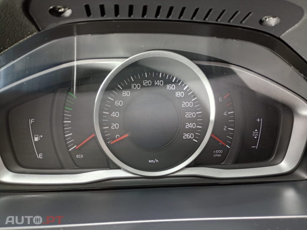 Volvo V60 2.0 D2 R-Design Momentum