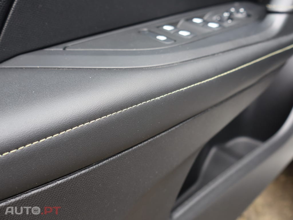 Peugeot 2008 1.5 BlueHDi GT EAT8