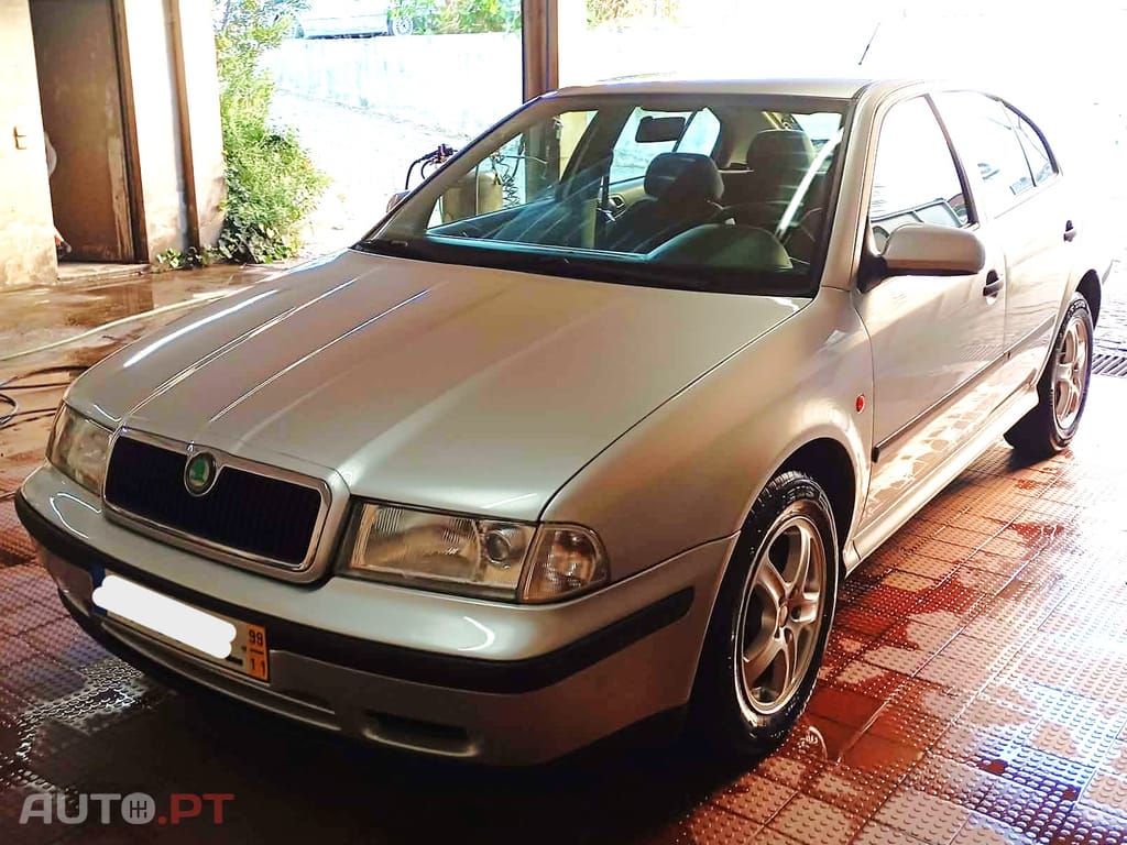 Skoda Octavia 1.6 SLXI 101 cv