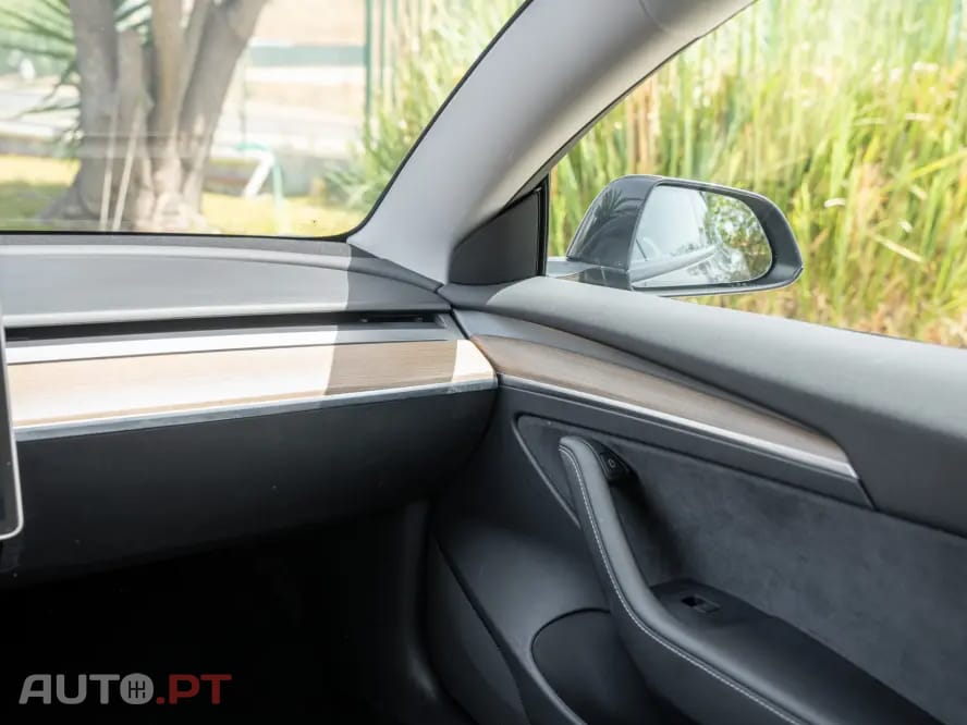 Tesla Model 3 Standard Range Plus RWD