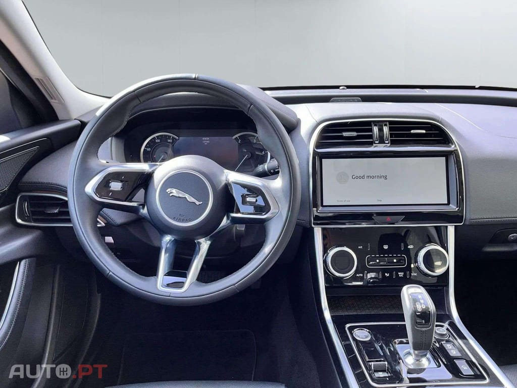 Jaguar XE 200d R Dynamic RED 