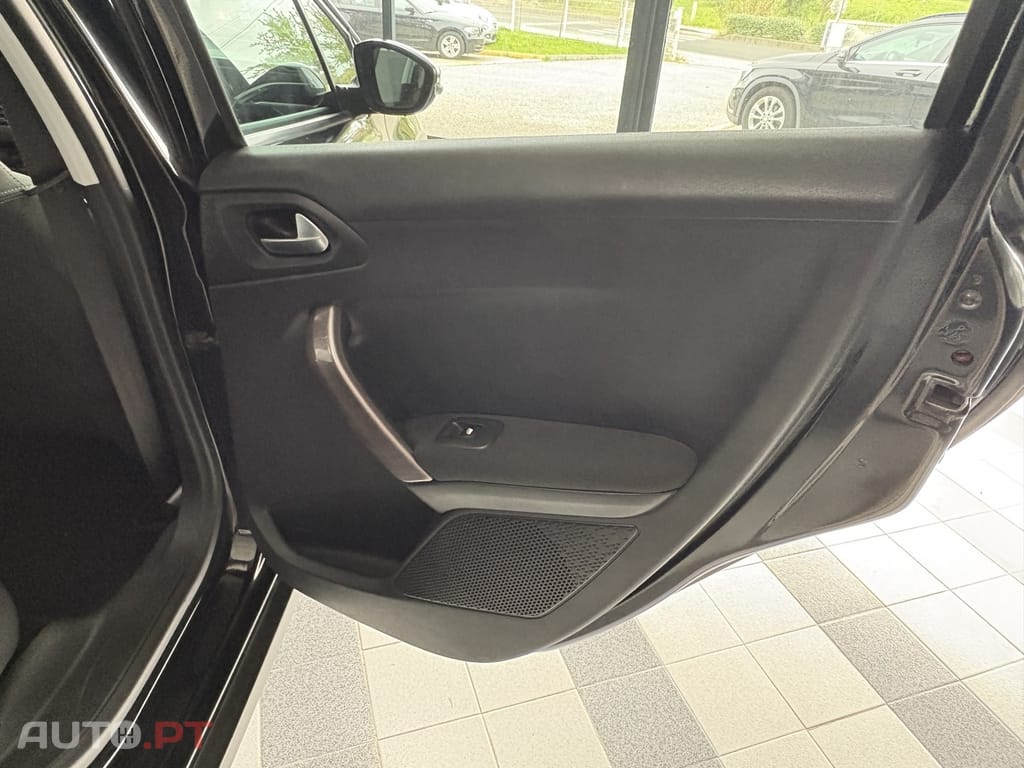 Peugeot 2008 1.2 PureTech Style