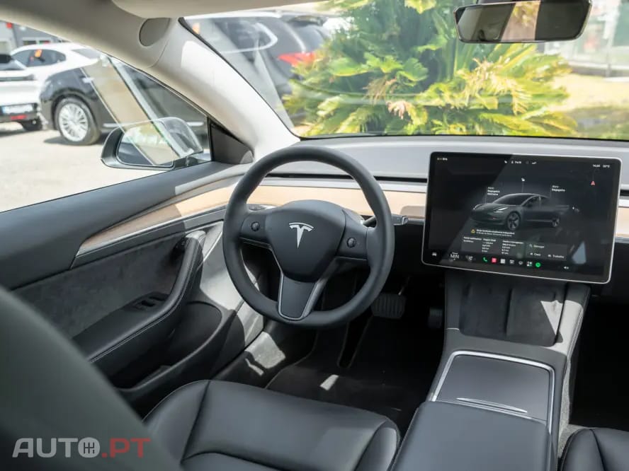 Tesla Model 3 Standard Range Plus RWD