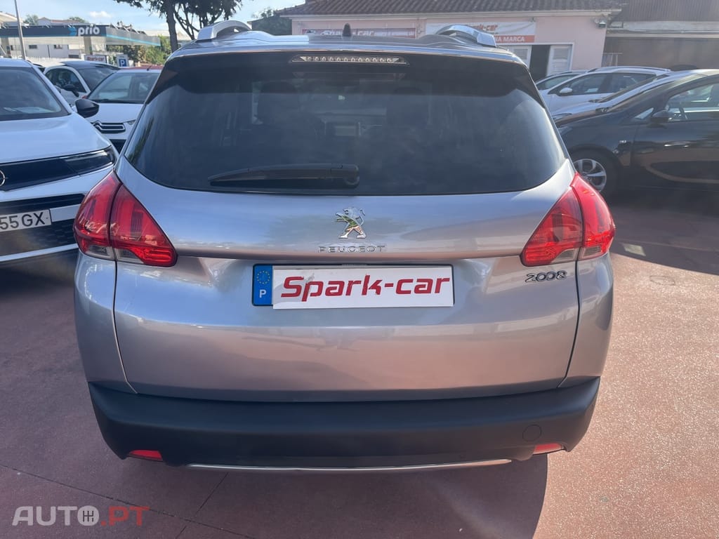 Peugeot 2008 1.2 VTi Allure