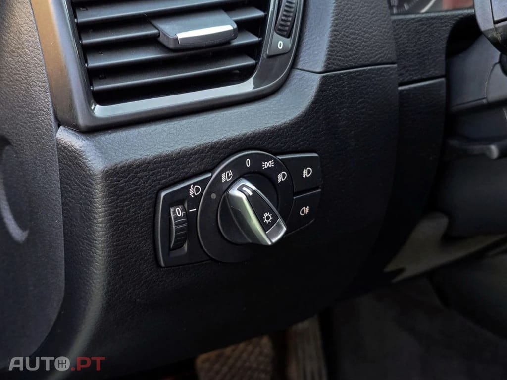 BMW X1 xDrive18d Aut. Sport Line — fotografia 11