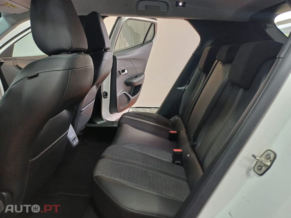 Peugeot 2008 1.2 PureTech Allure EAT8